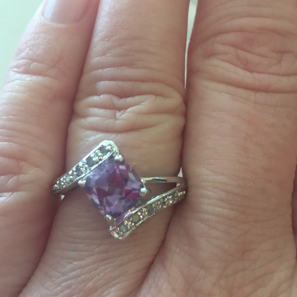 Pretty ring never worn size 7.